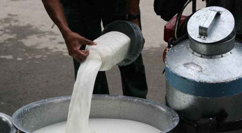 सुर्खेतमा कम गुणस्तरका दूध तथा दुग्धजन्य पदार्थ र पानी बिक्री