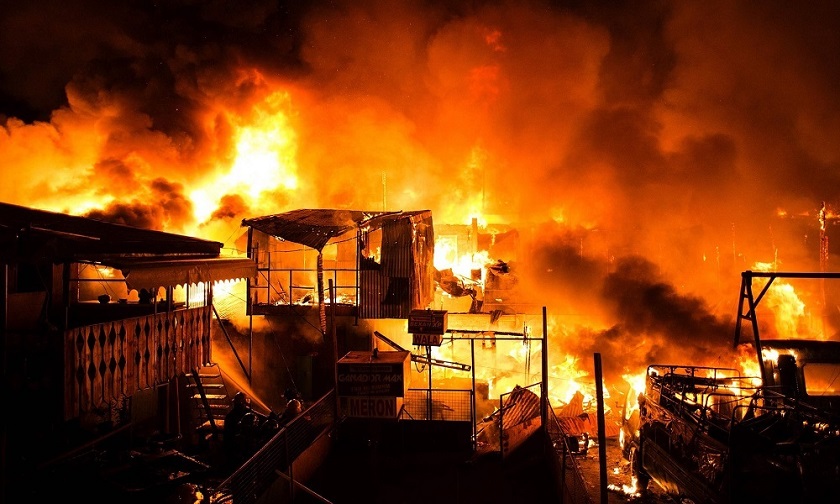 सर्लाहीको विष्णुपुरमा भीषण आगलागी, दर्जनौ घर जलेर नष्ट