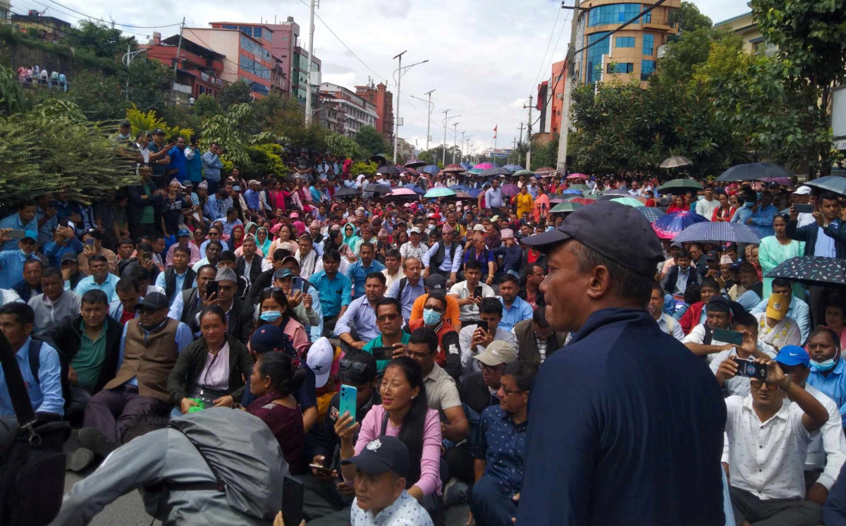 रोकिएन शिक्षक आन्दोलन, काठमाडौंमा चौथो दिन पनि प्रदर्शन(तस्बिरहरु)